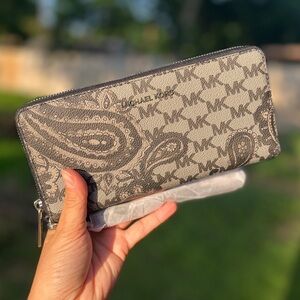 ❌SOLD❌Michael Kors Heritage Paisley Wristlet Wallet NWT